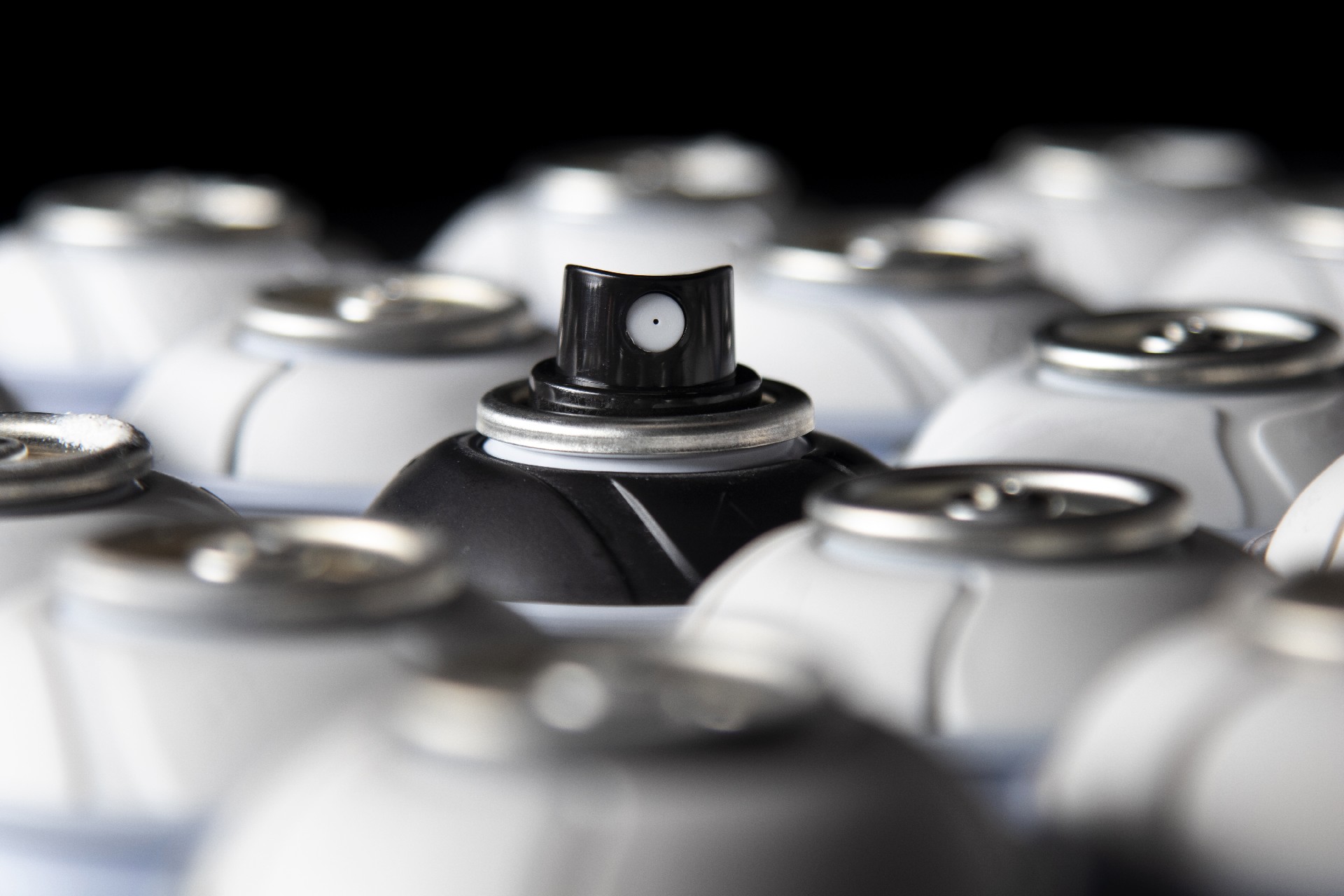 烤漆與自噴漆耐久性對比分析：工藝、性能與應用場(chǎng)景全解析