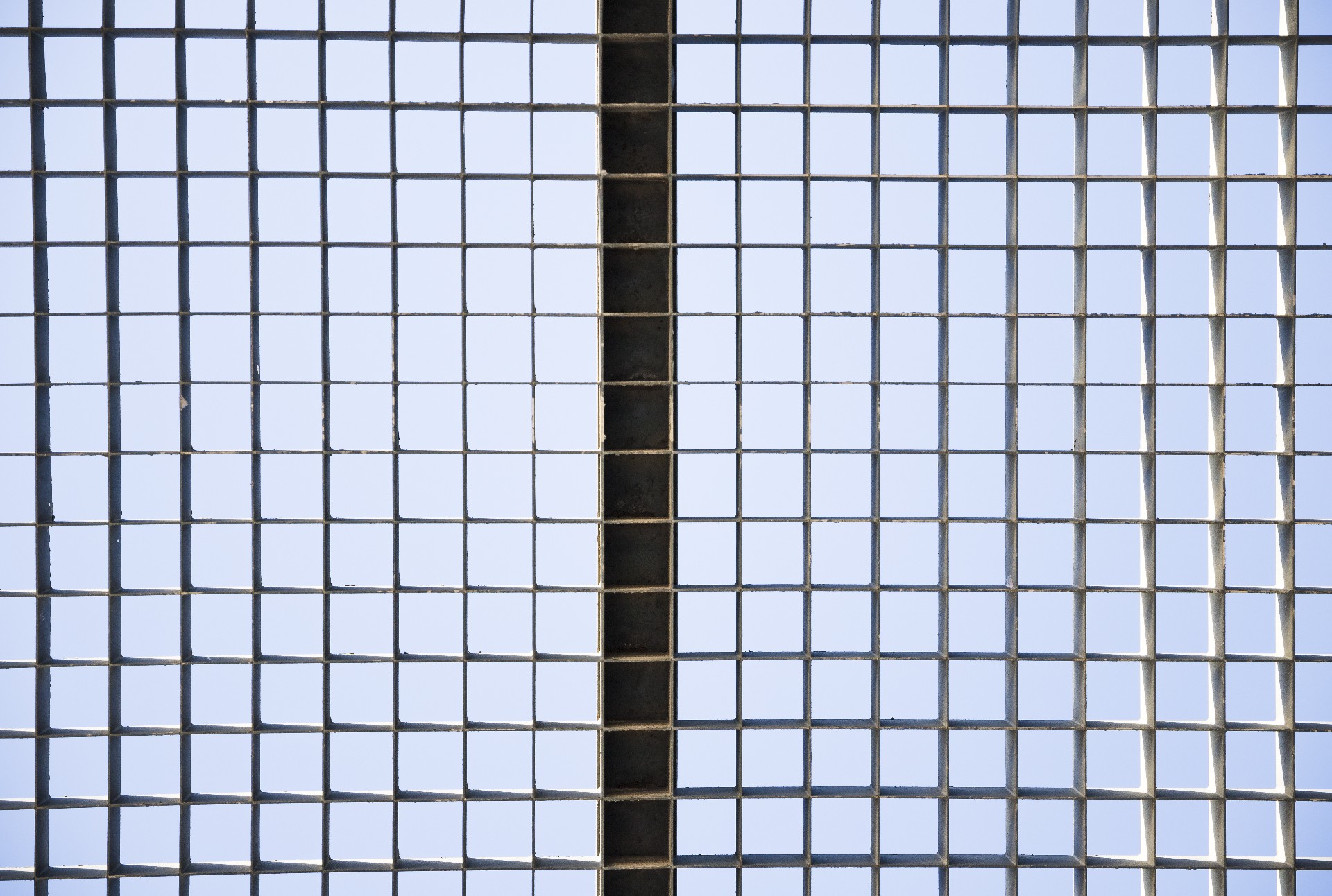 河北煤一、二期堆場(chǎng)防風(fēng)網(wǎng)防腐維護(hù)與現(xiàn)場(chǎng)補(bǔ)漆項(xiàng)目